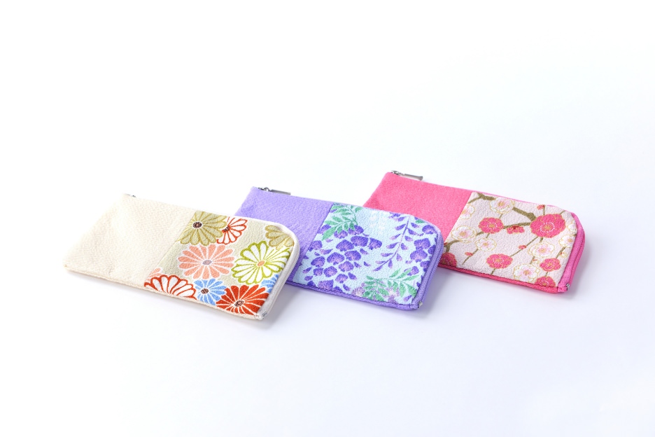 新しい念珠入れとともに