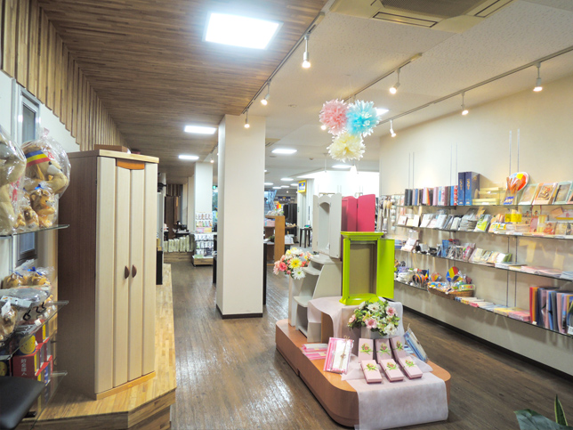 金剛堂_九州本店_店内-1